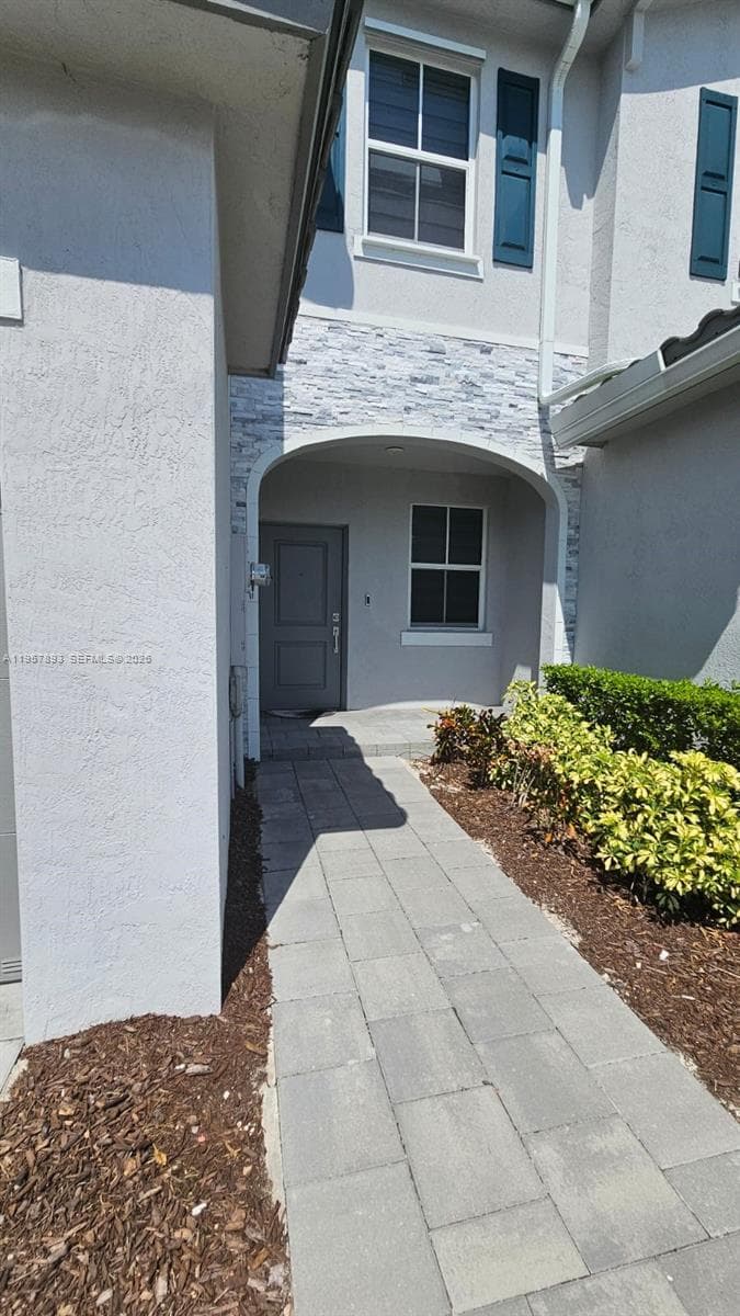 1146 SE 26th Ter #0 photo 3