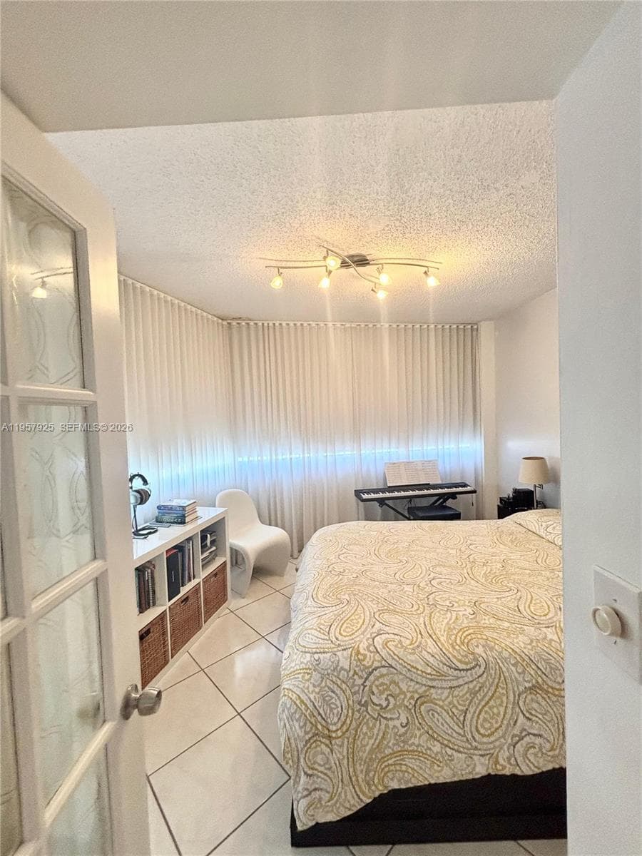 FOUR AMBASSADORS CONDO PH · #1905 in Miami - Photo 27