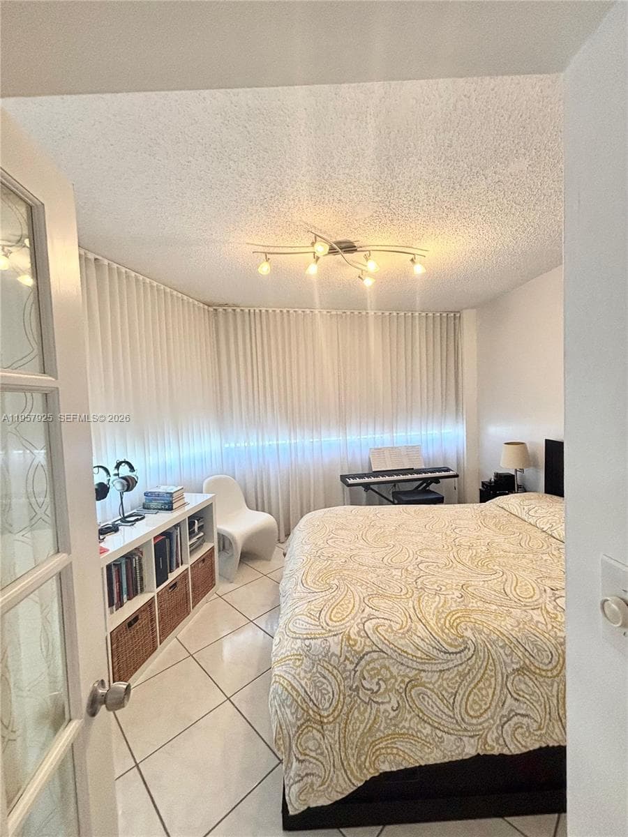 FOUR AMBASSADORS CONDO PH · #1905 in Miami - Photo 26