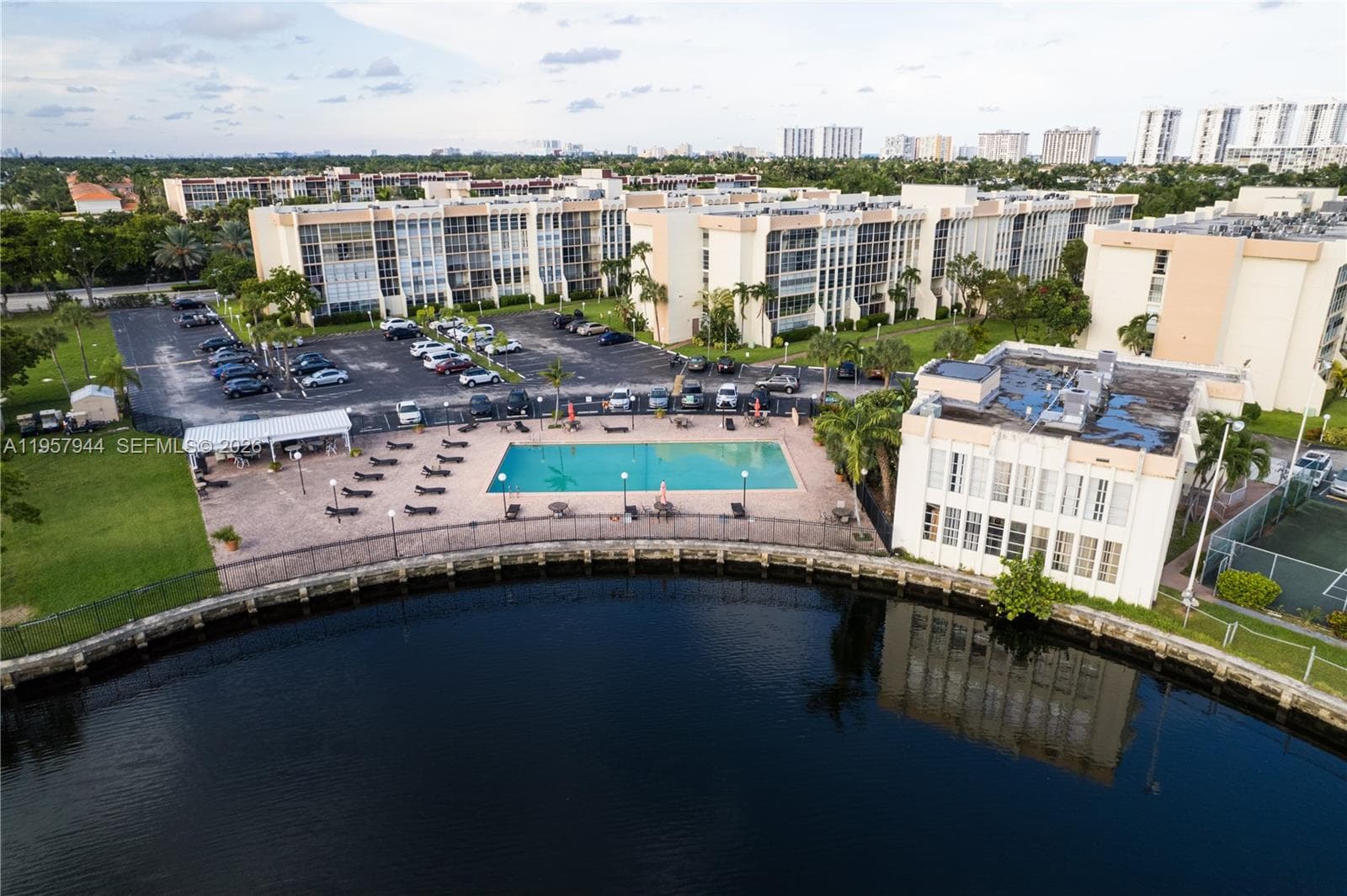 DESOTO PARK CONDO · #216 in Hallandale Beach - Photo 16