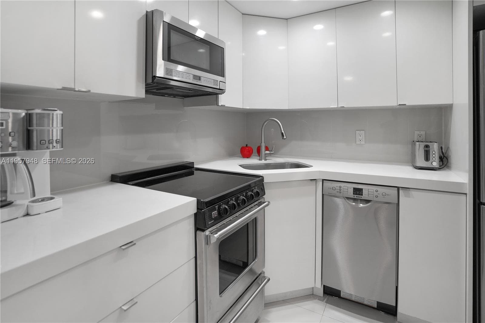 SOUTH BAY CLUB CONDO · #809 in Miami Beach - Photo 5
