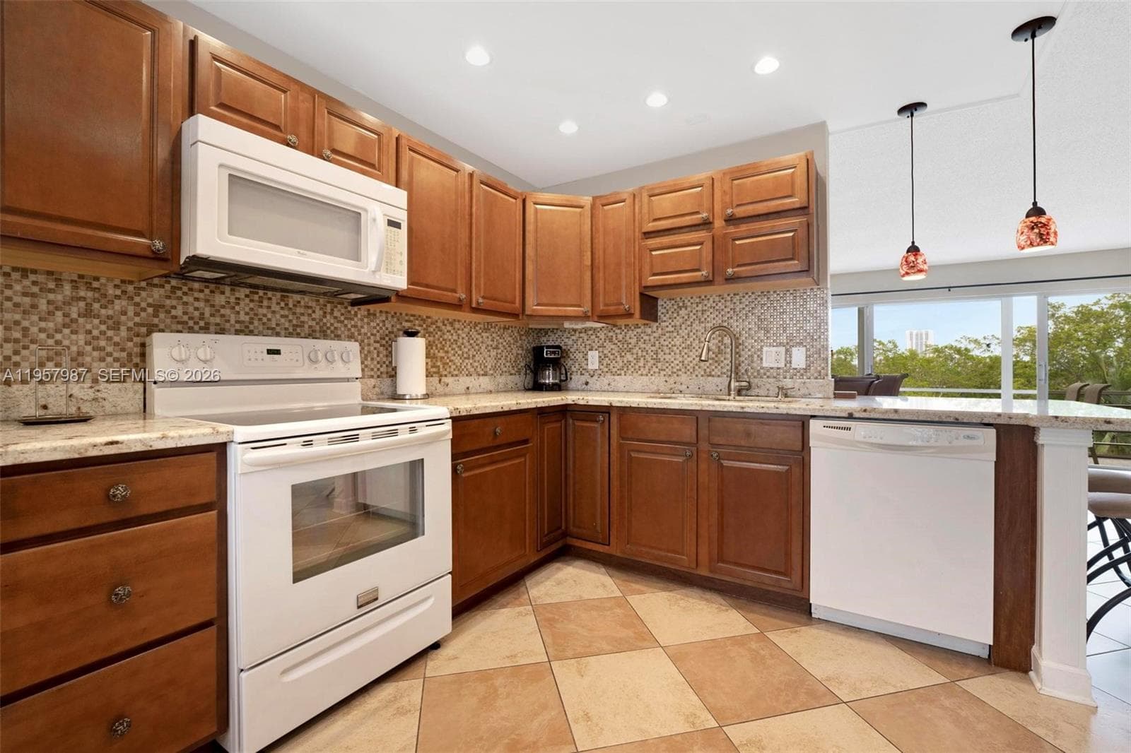 Fayrways Royale · #602 in Hallandale Beach - Photo 2