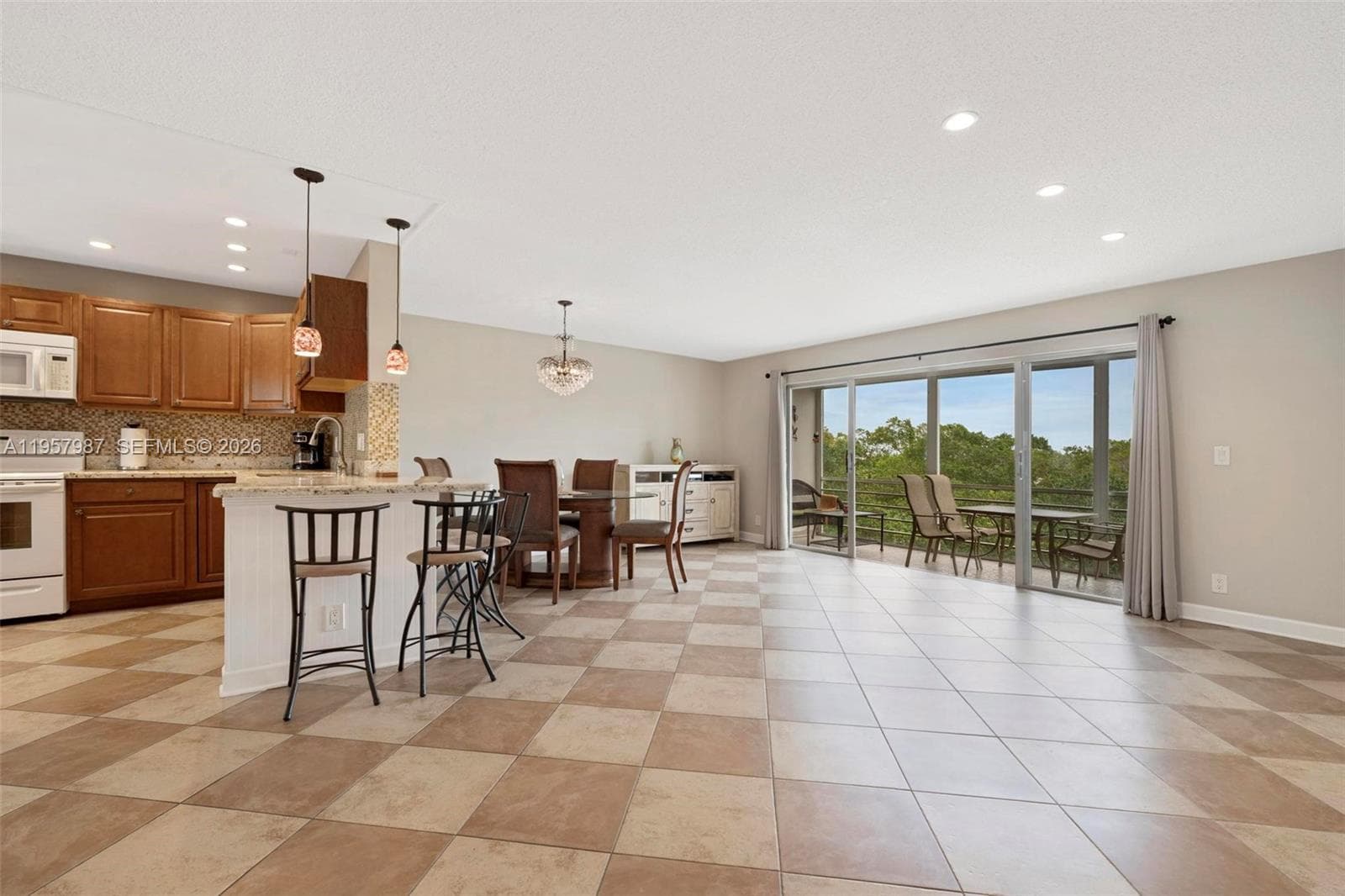 Fayrways Royale · #602 in Hallandale Beach - Photo 17