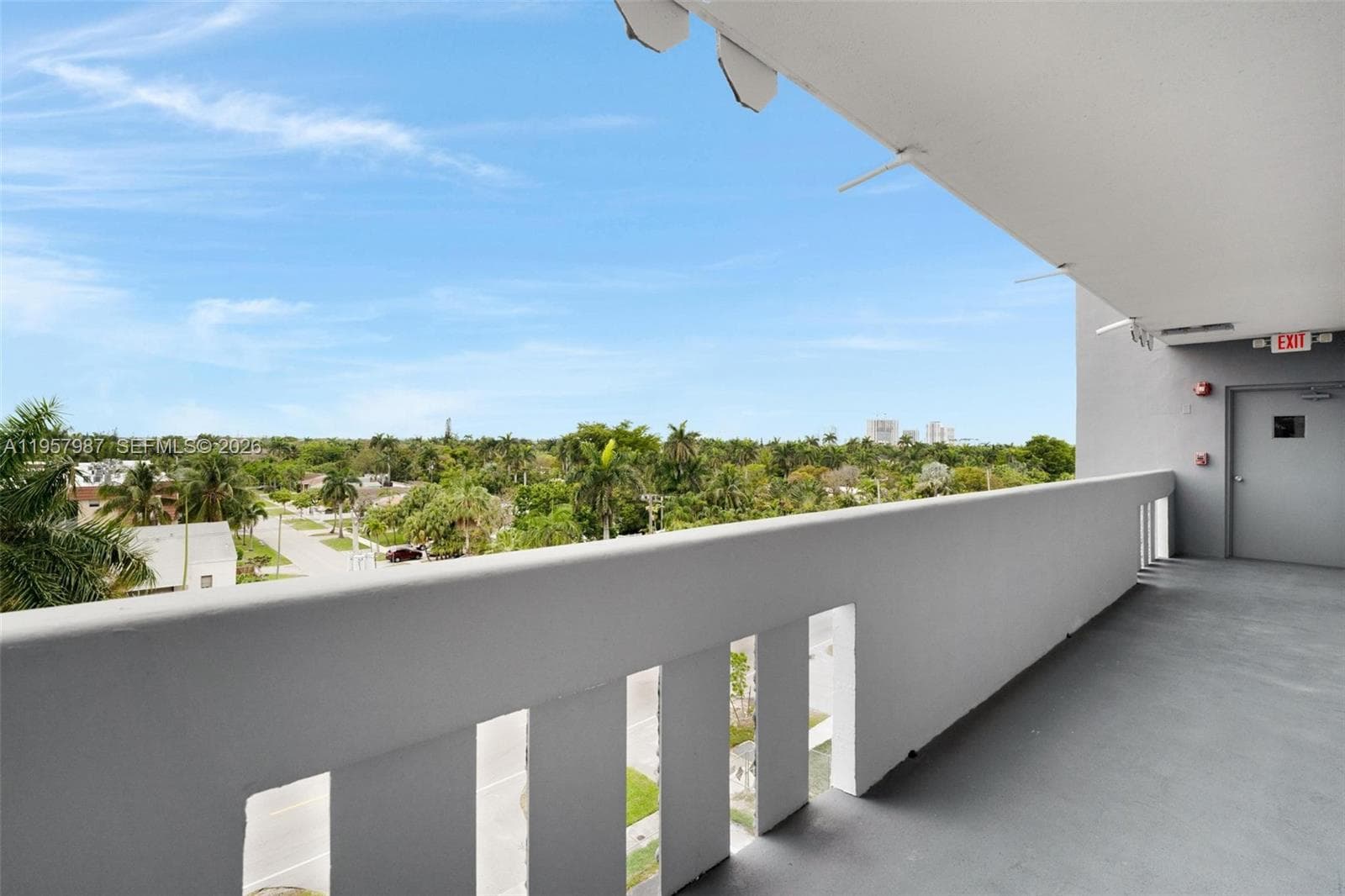 Fayrways Royale · #602 in Hallandale Beach - Photo 26
