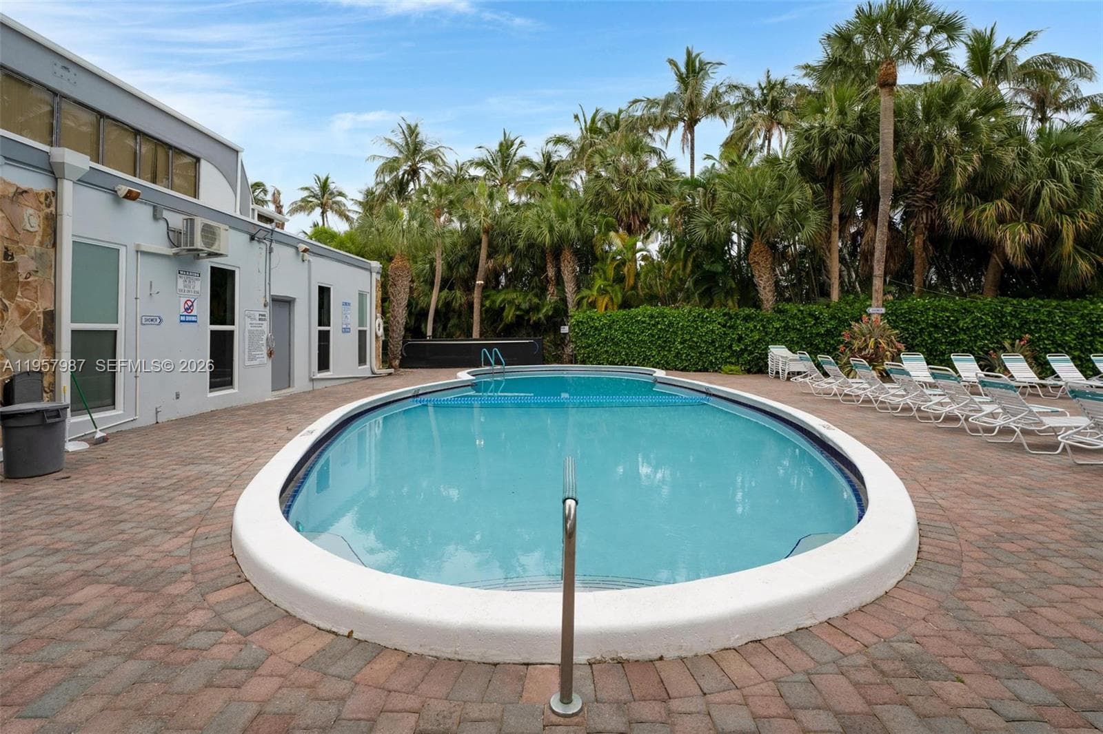 Fayrways Royale · #602 in Hallandale Beach - Photo 32