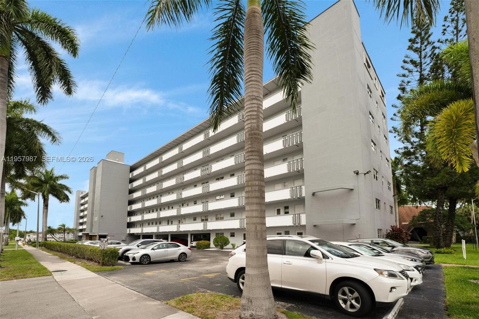 Fayrways Royale · #602 in Hallandale Beach - Photo 1