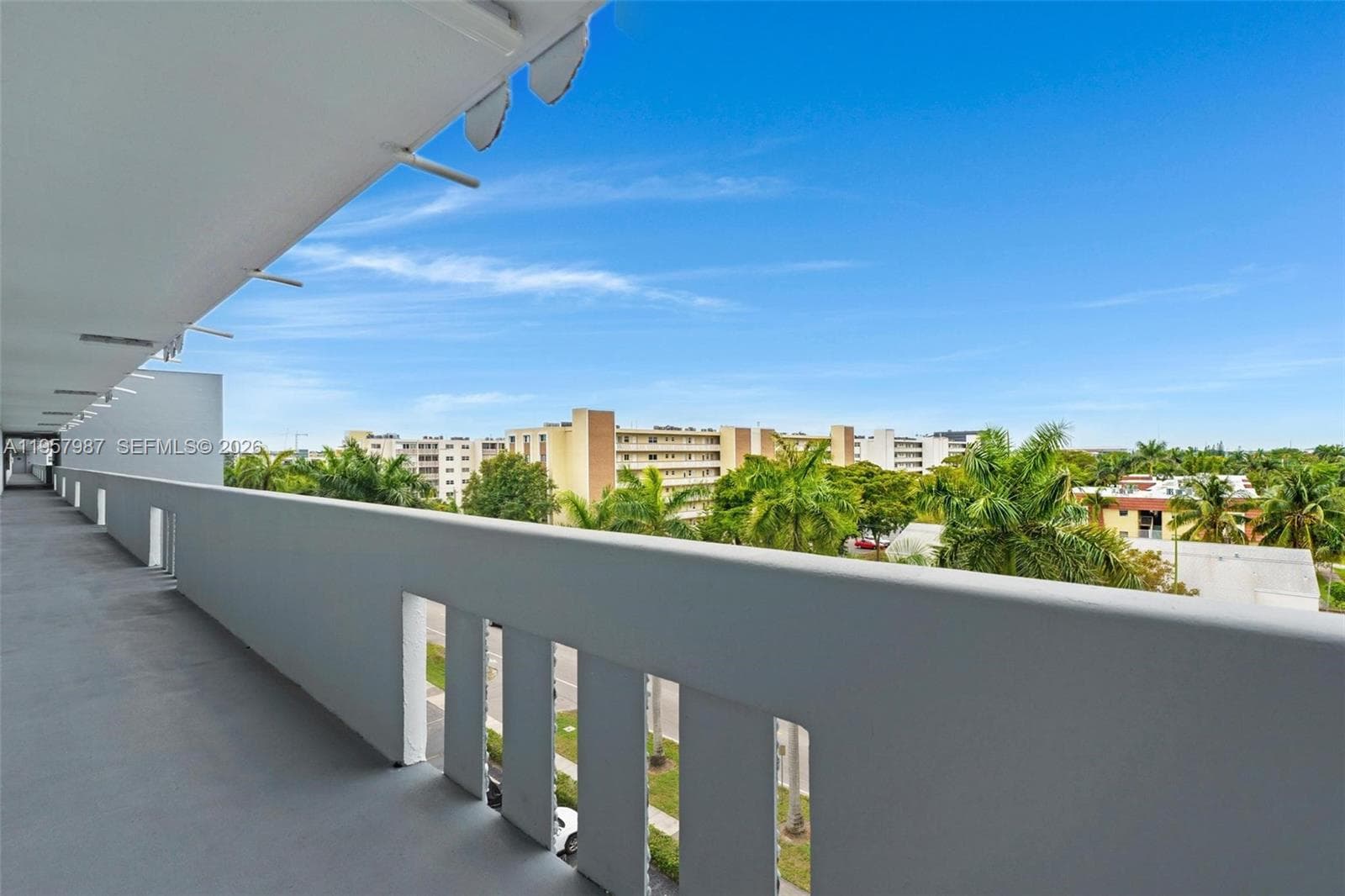 Fayrways Royale · #602 in Hallandale Beach - Photo 28