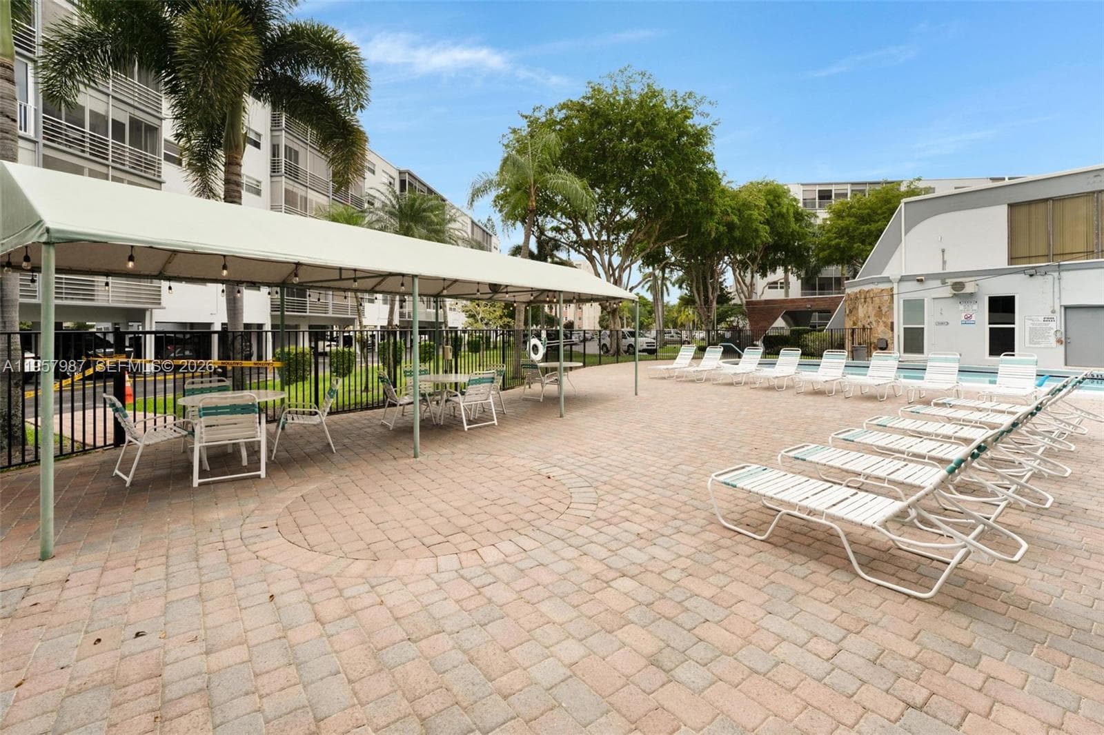 Fayrways Royale · #602 in Hallandale Beach - Photo 34