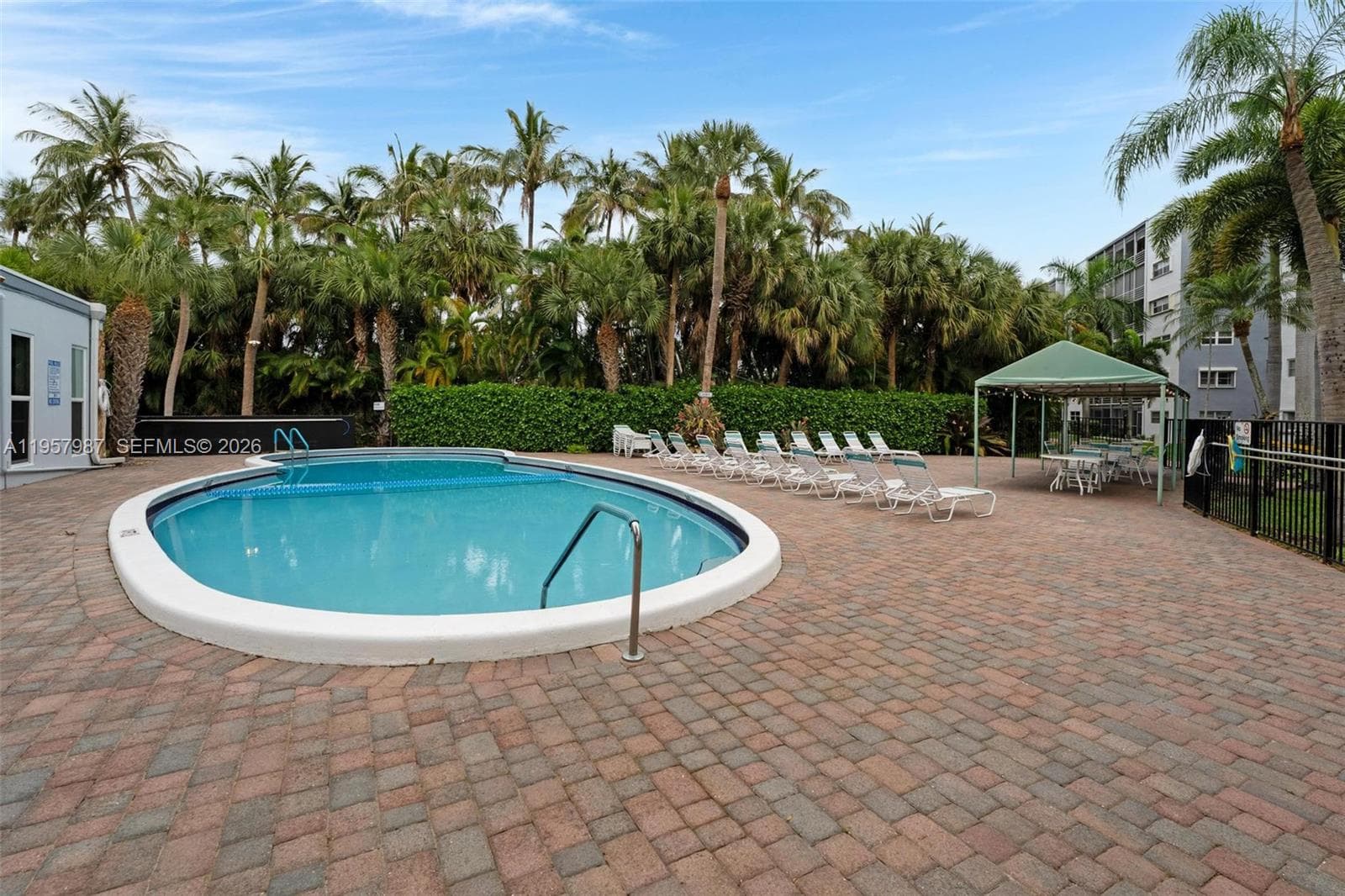 Fayrways Royale · #602 in Hallandale Beach - Photo 33