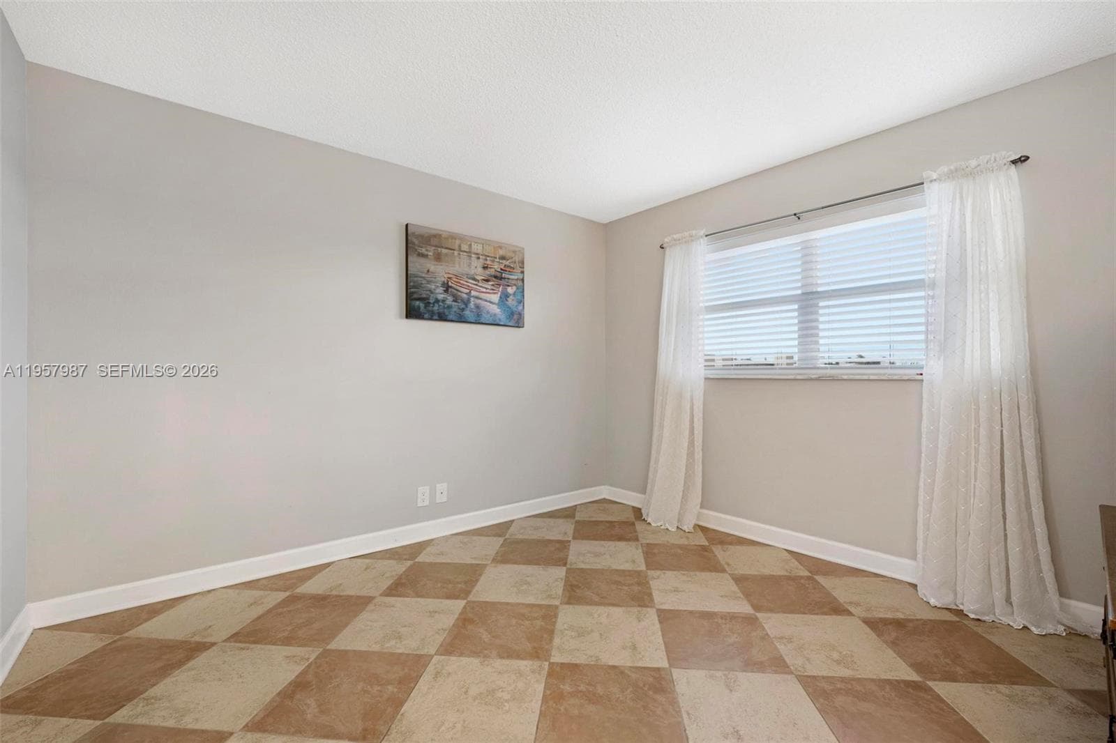 Fayrways Royale · #602 in Hallandale Beach - Photo 14