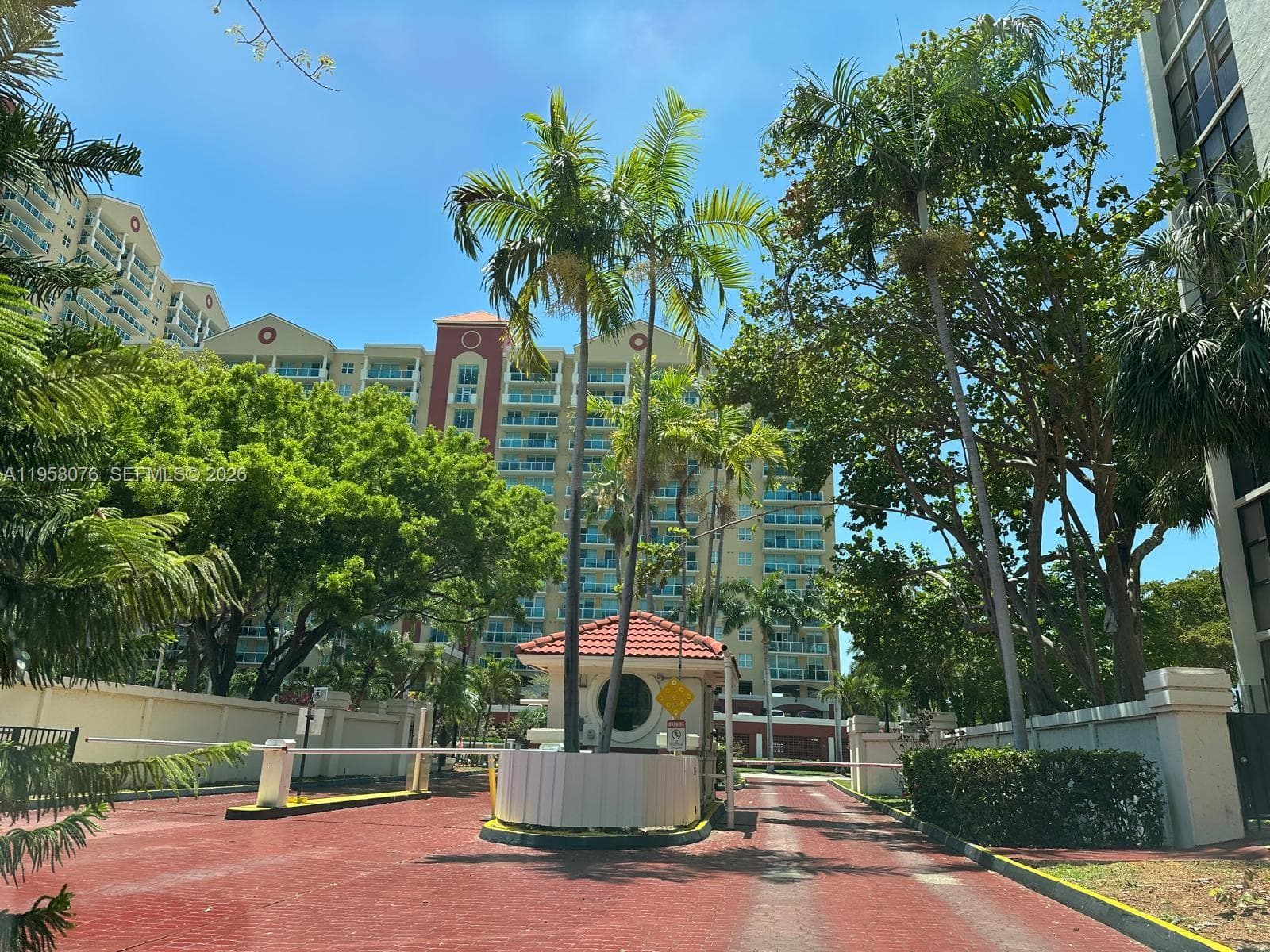 PLAZA OF AMERICAS CONDO P · #617 in Sunny Isles Beach - Photo 29
