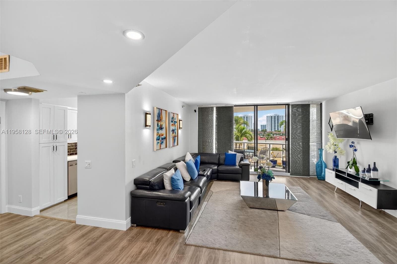 HARBORSIDE AT THE WATERWA · #410 in Aventura - Photo 5