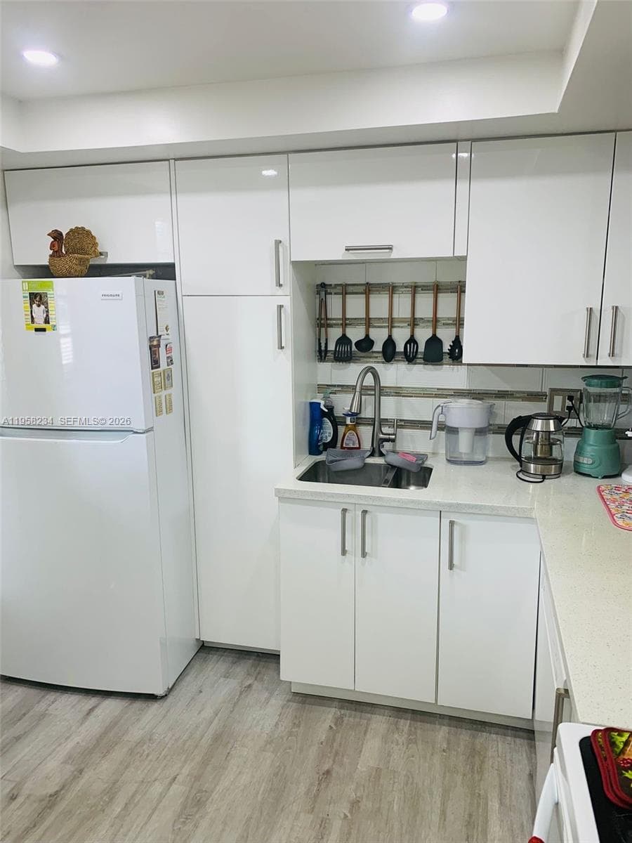 APRIL MIST CONDO · #131 in Hallandale Beach - Photo 2