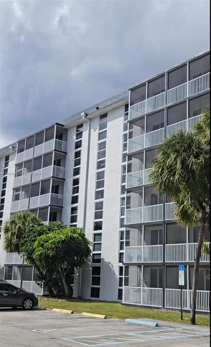 WOODSIDE APTS CONDO · #A217 in North Miami Beach - Photo 2