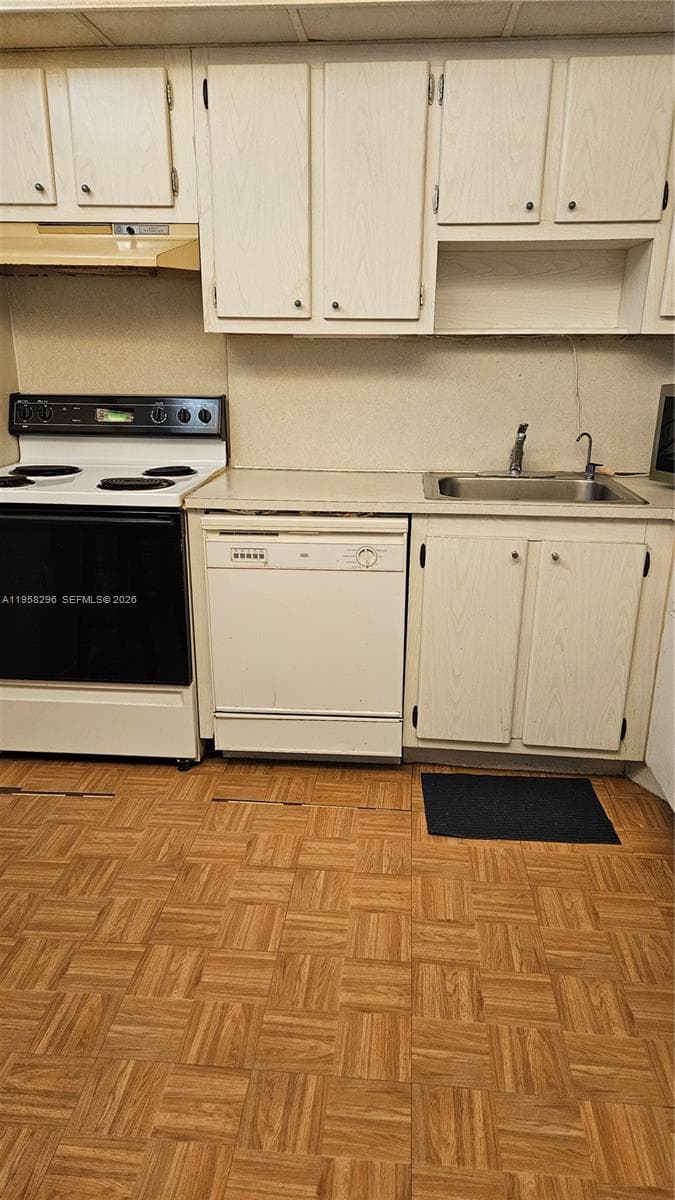 WOODSIDE APTS CONDO · #A217 in North Miami Beach - Photo 14
