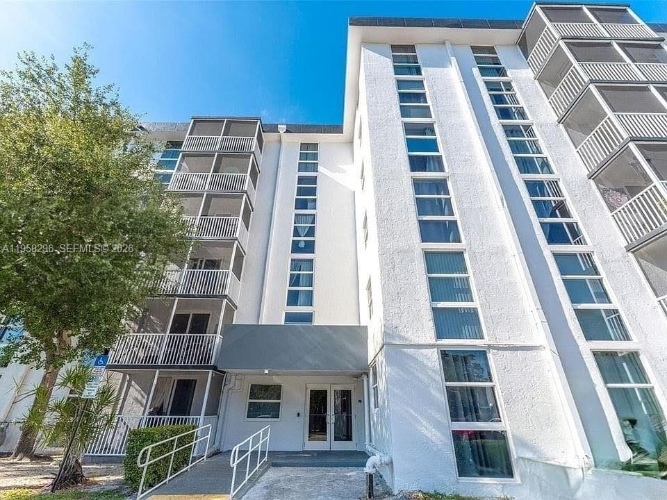 WOODSIDE APTS CONDO · #A217 in North Miami Beach - Photo 4