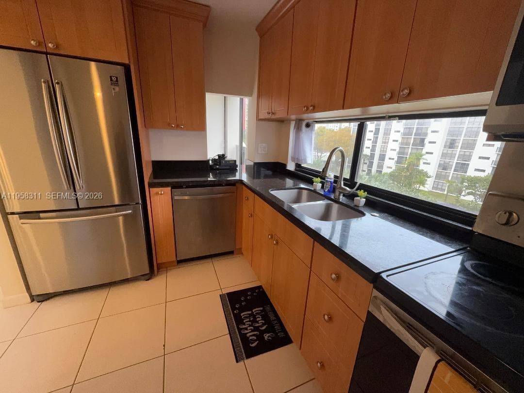 PLAZA OF AMERICAS CONDO P · #507 in Sunny Isles Beach - Photo 10