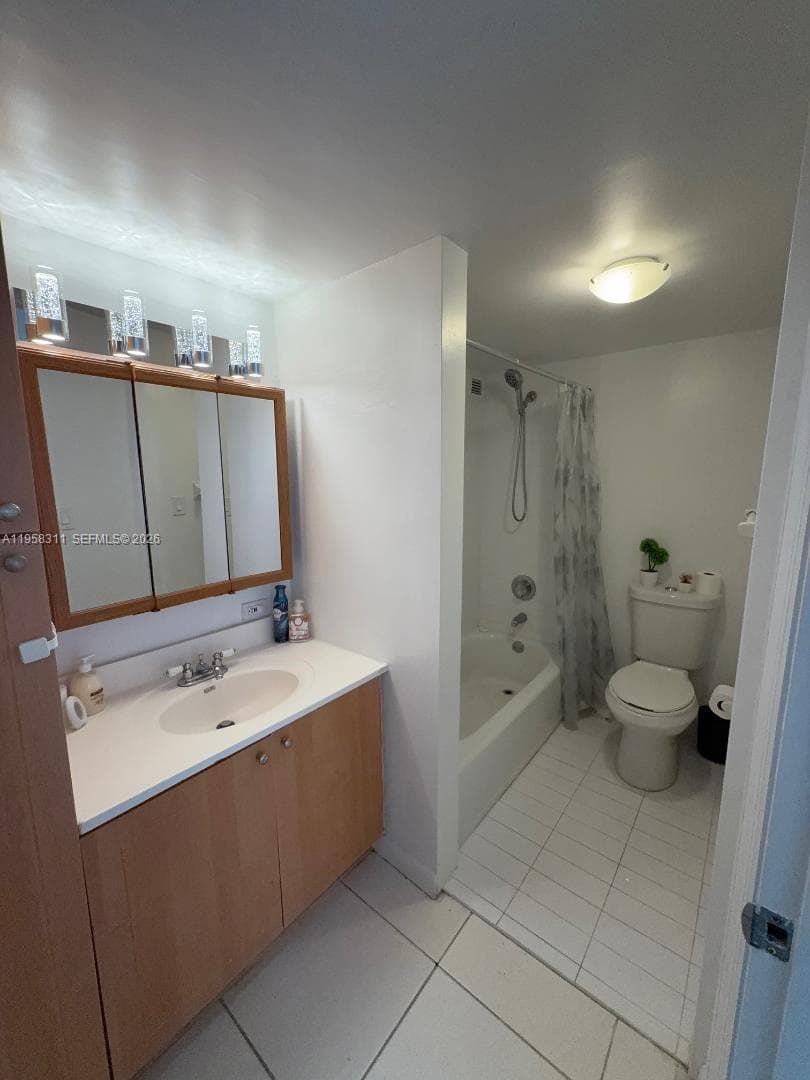 PLAZA OF AMERICAS CONDO P · #507 in Sunny Isles Beach - Photo 14
