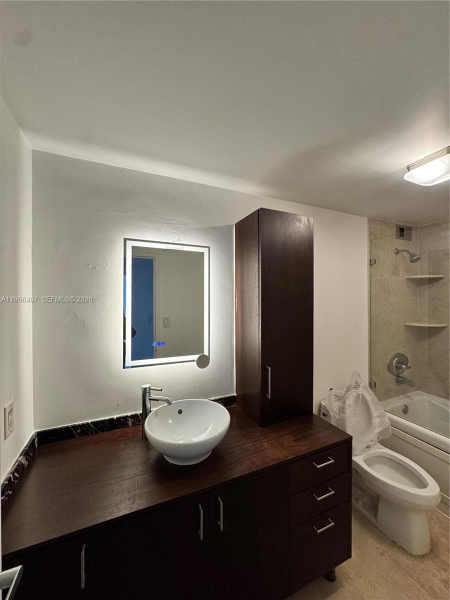 BAY PARK TOWERS CONDO · #303 in Miami - Photo 10