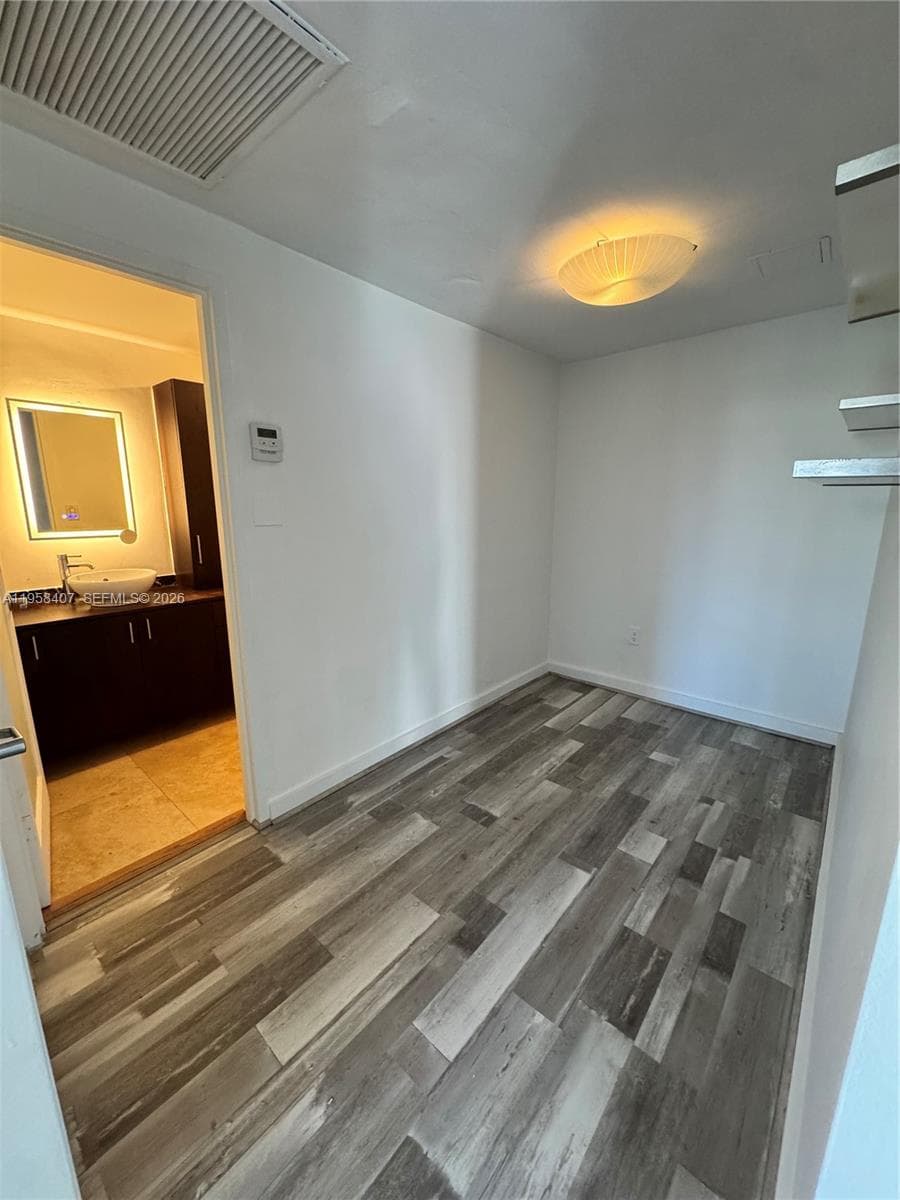 BAY PARK TOWERS CONDO · #303 in Miami - Photo 8