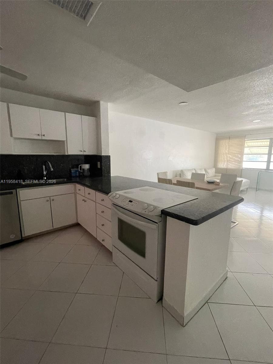 FIRST GULFSTREAM GARDEN · #103C in Hallandale Beach - Photo 6