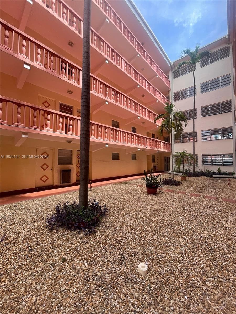FIRST GULFSTREAM GARDEN · #103C in Hallandale Beach - Photo 5