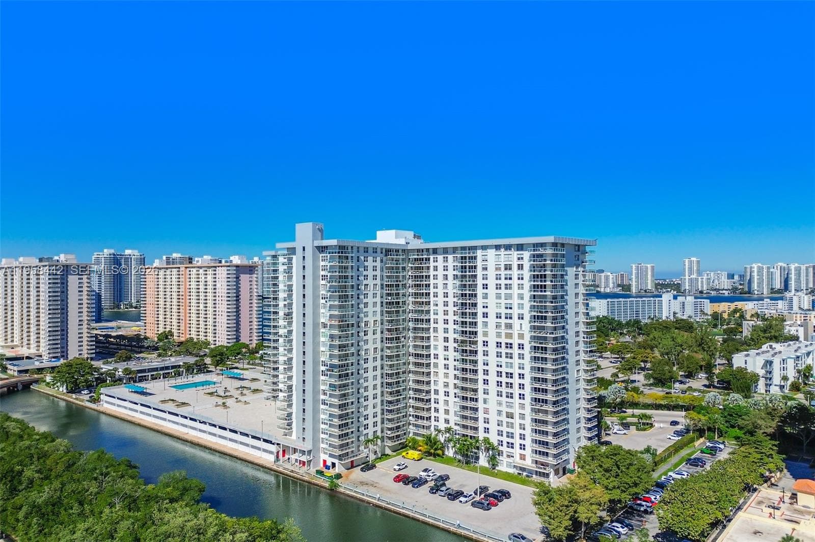 WINSTON TOWER 300 CONDO · #1404 in Sunny Isles Beach - Photo 2