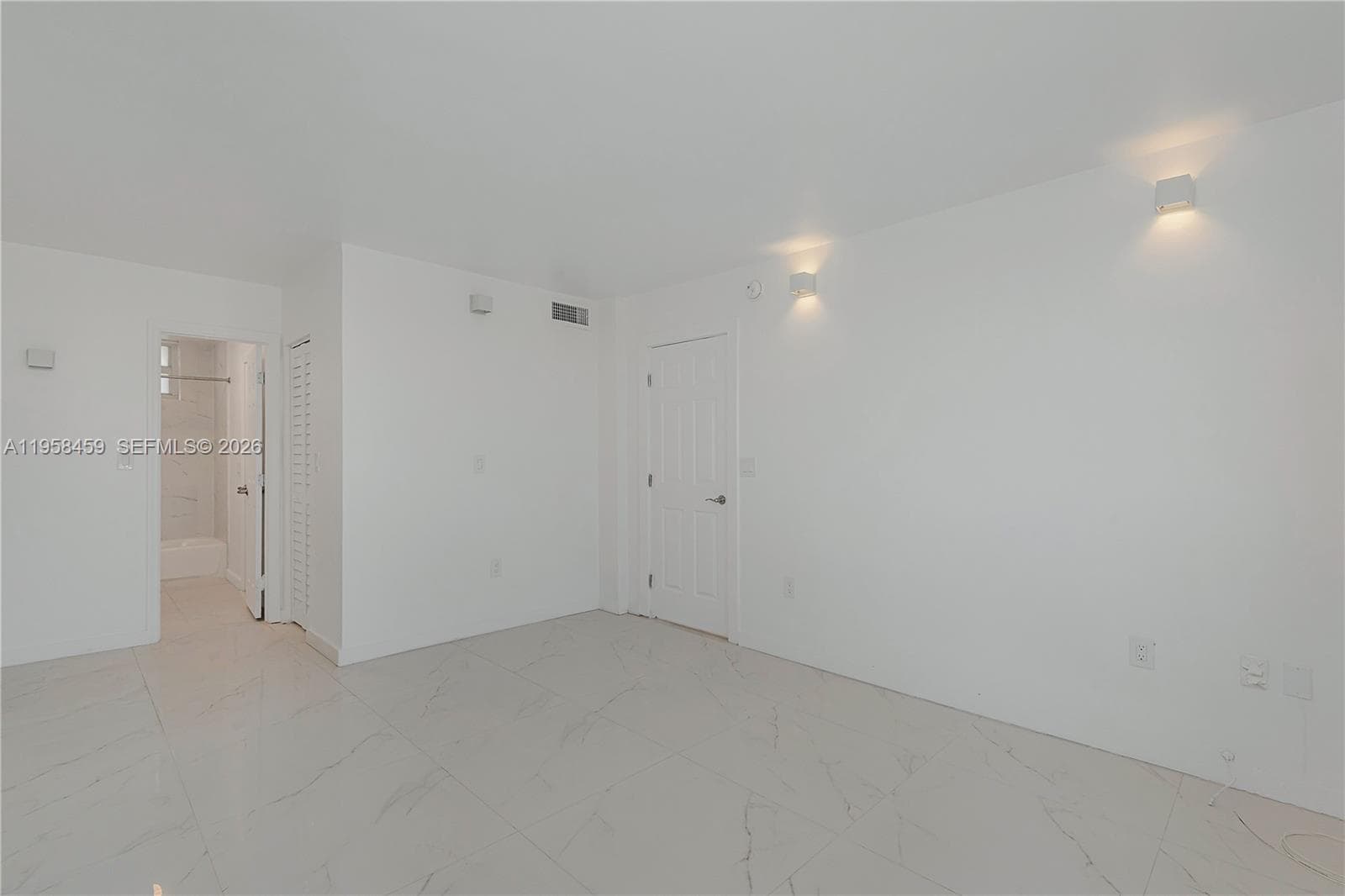 J · #J405 in Aventura - Photo 23
