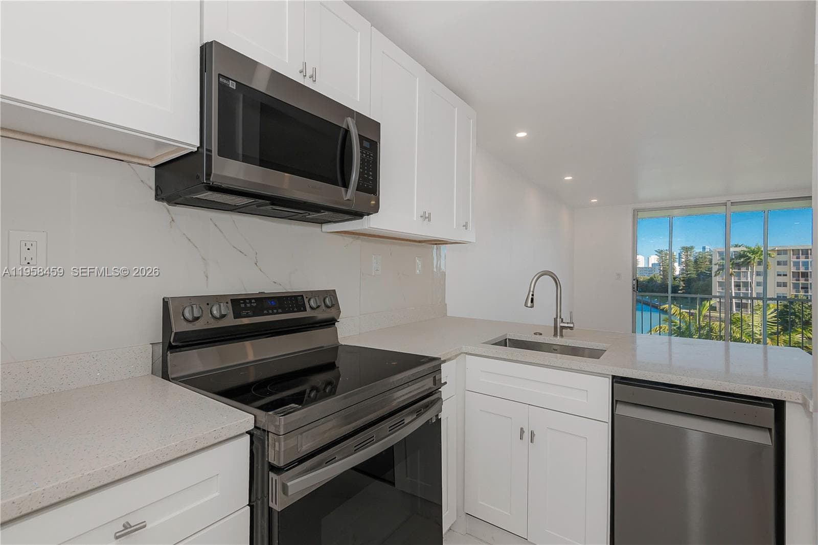 J · #J405 in Aventura - Photo 2