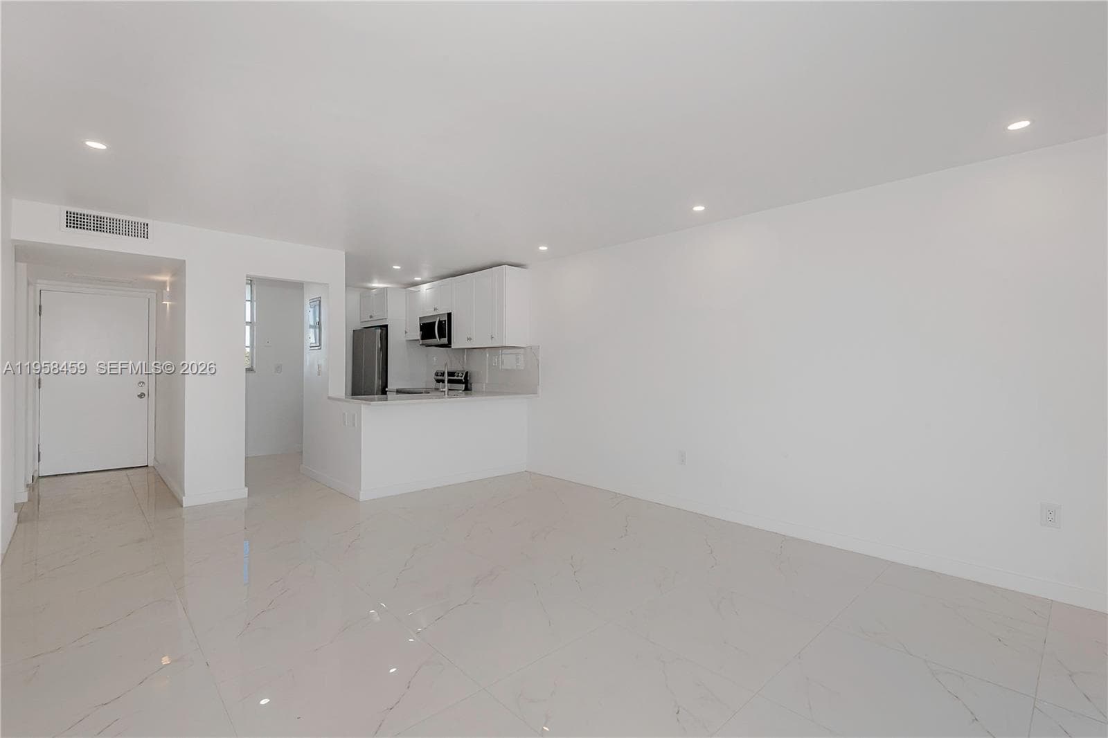 J · #J405 in Aventura - Photo 13
