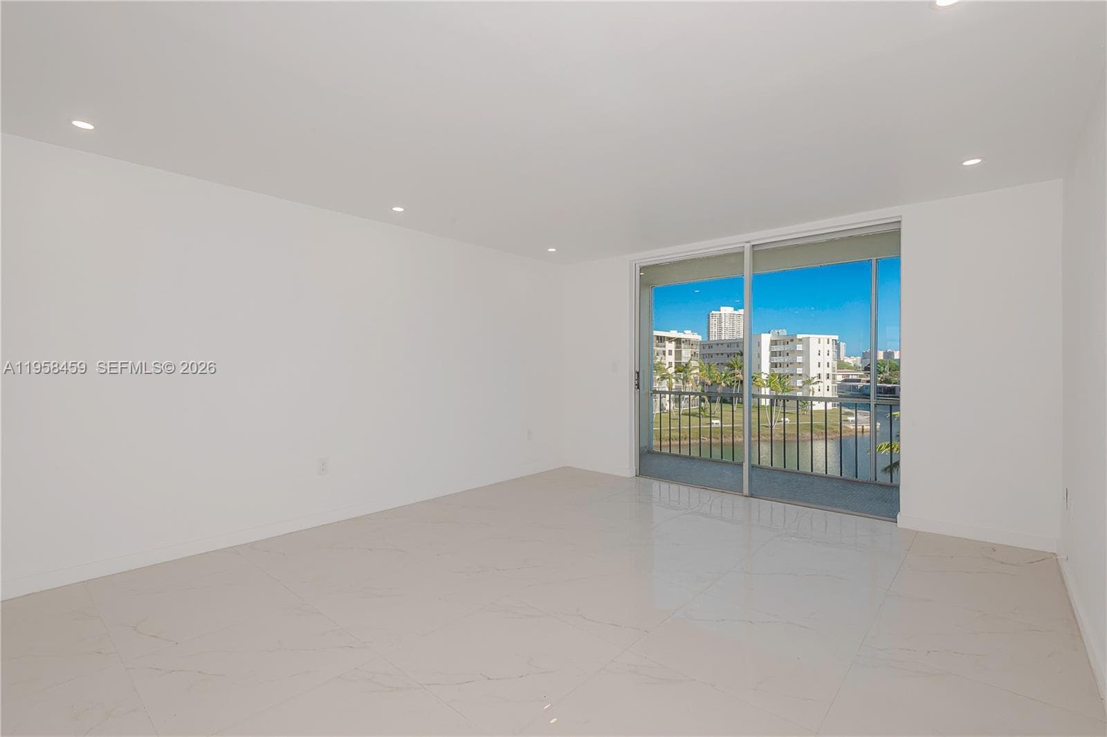 J · #J405 in Aventura - Photo 16