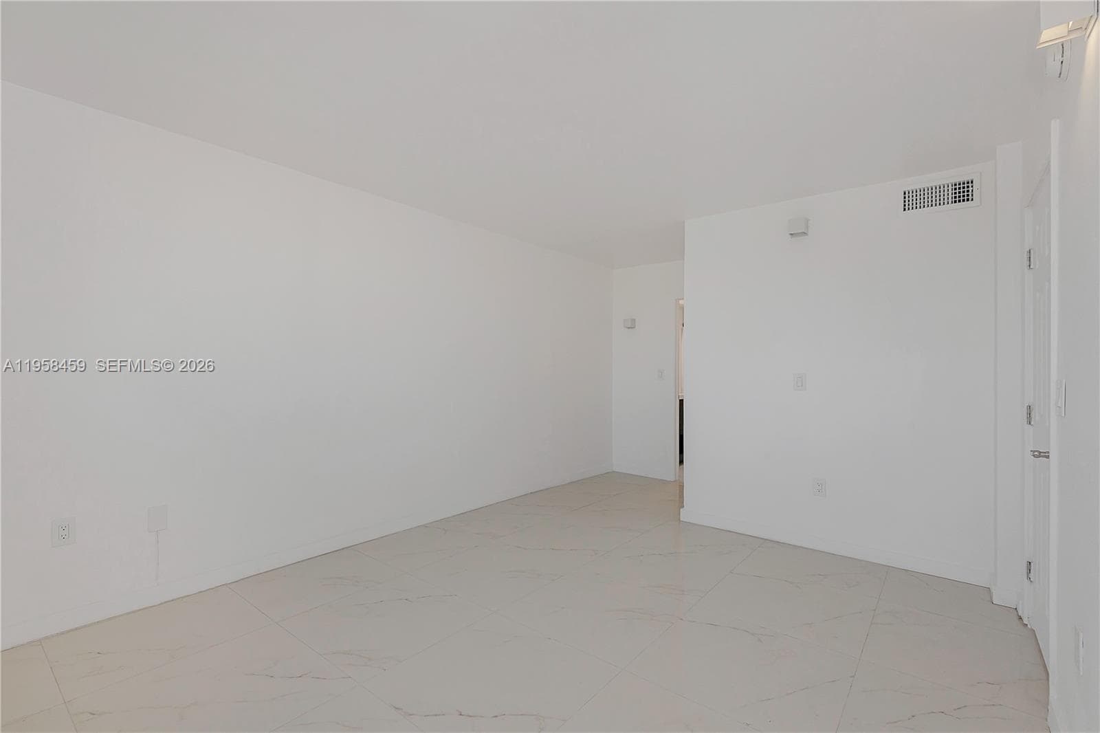 J · #J405 in Aventura - Photo 22