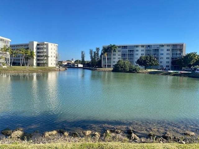 J · #J405 in Aventura - Photo 36