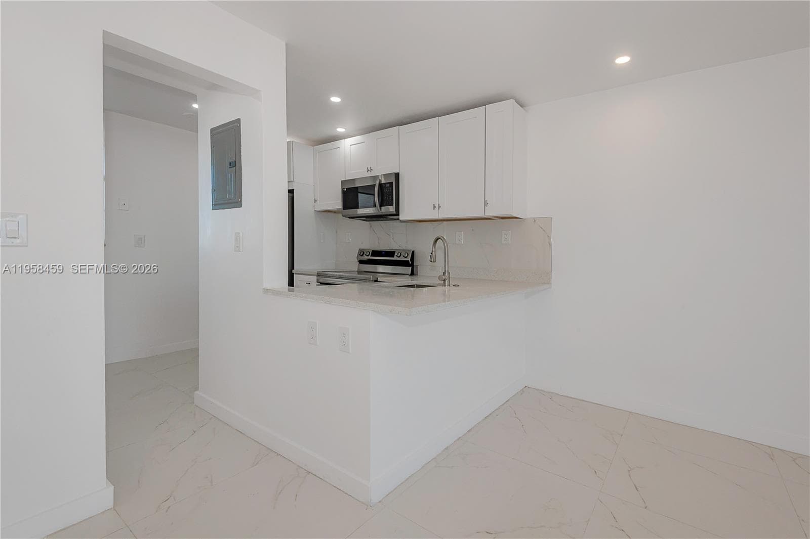 J · #J405 in Aventura - Photo 10