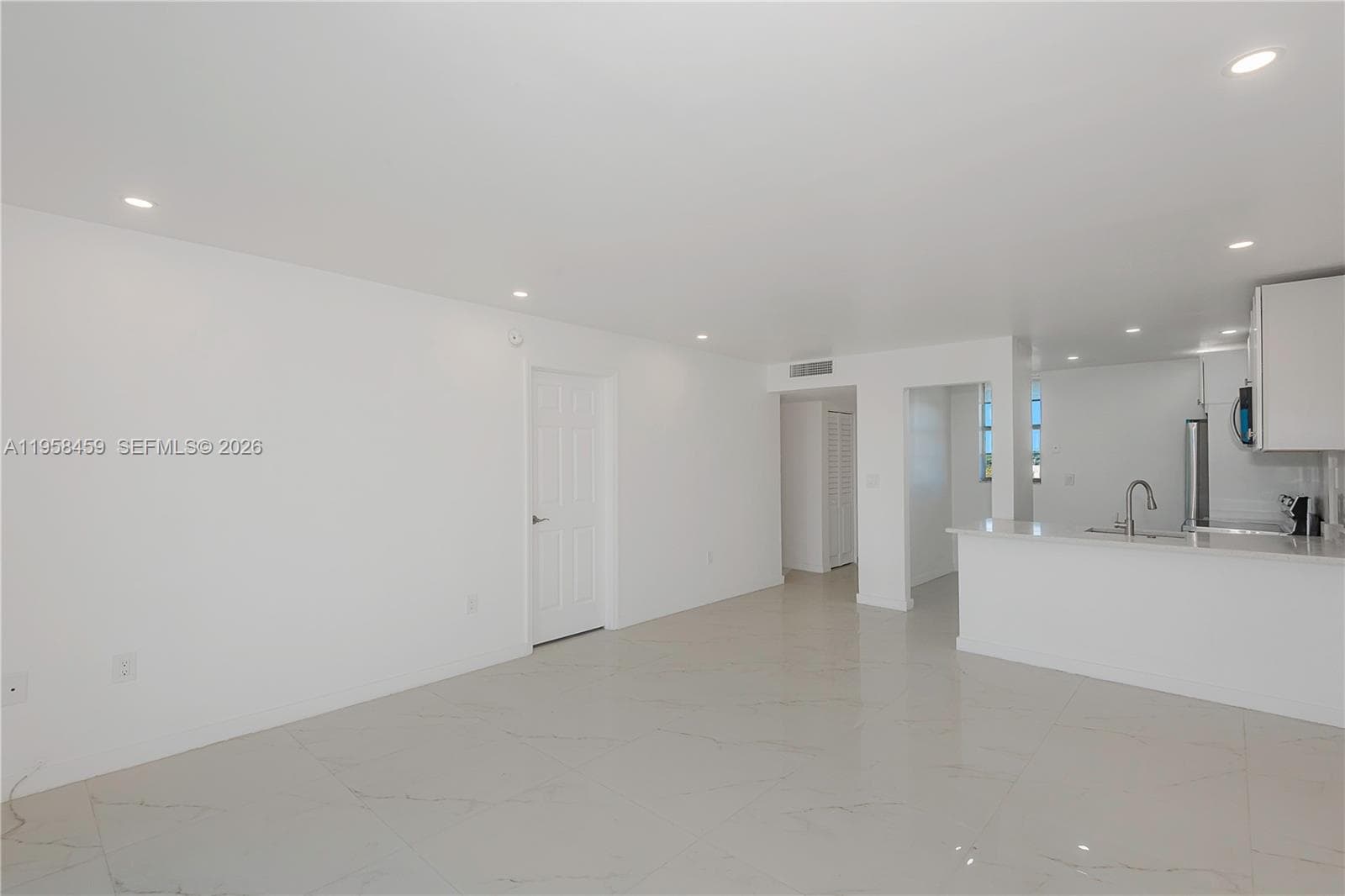 J · #J405 in Aventura - Photo 14