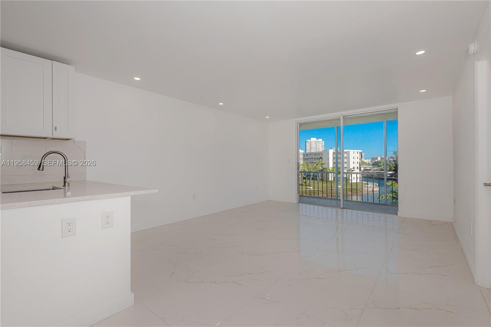 J · #J405 in Aventura - Photo 15