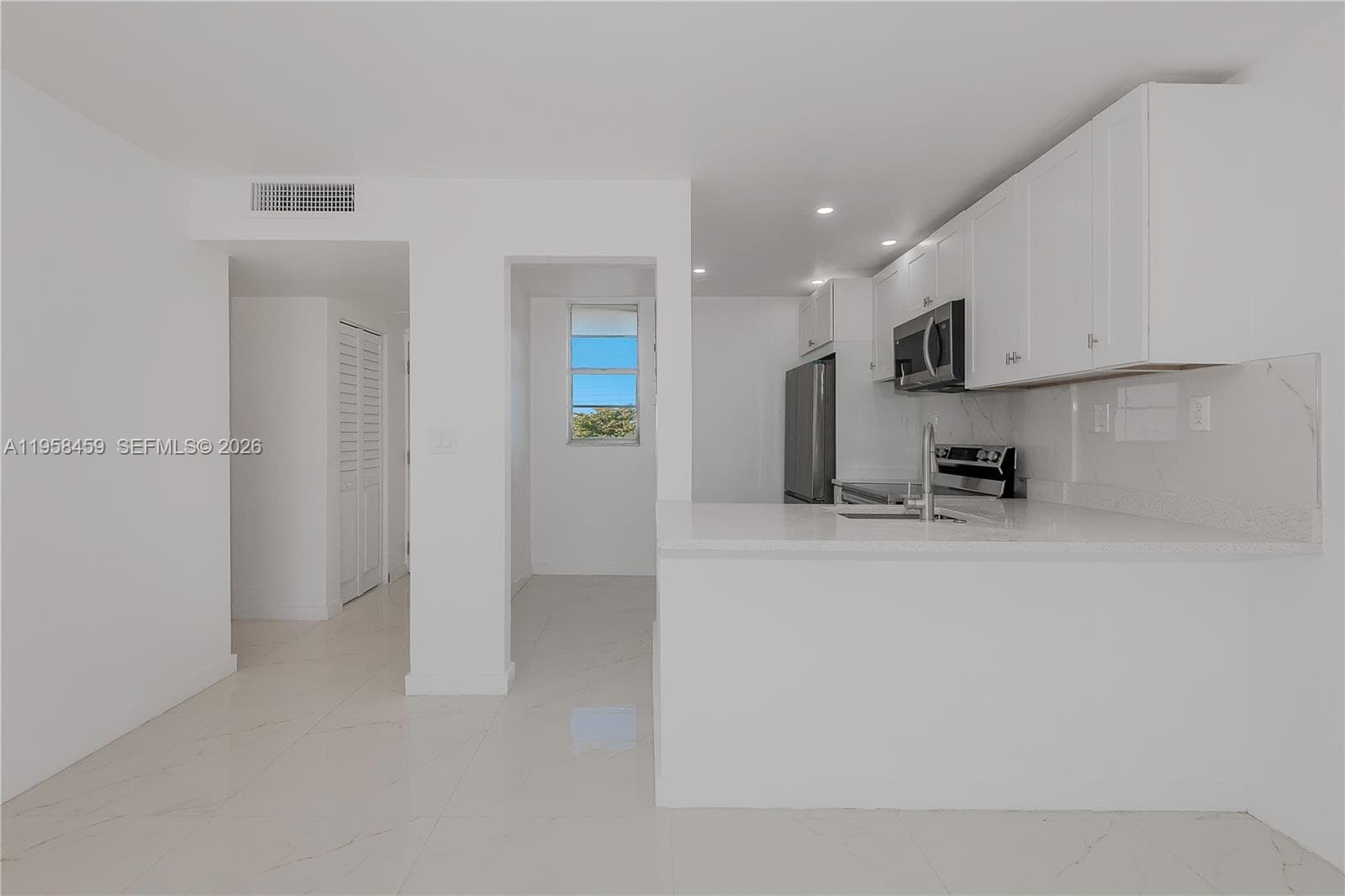J · #J405 in Aventura - Photo 11