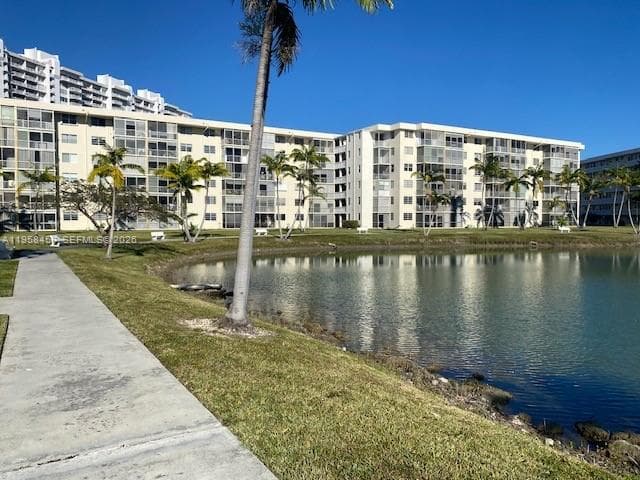 J · #J405 in Aventura - Photo 35
