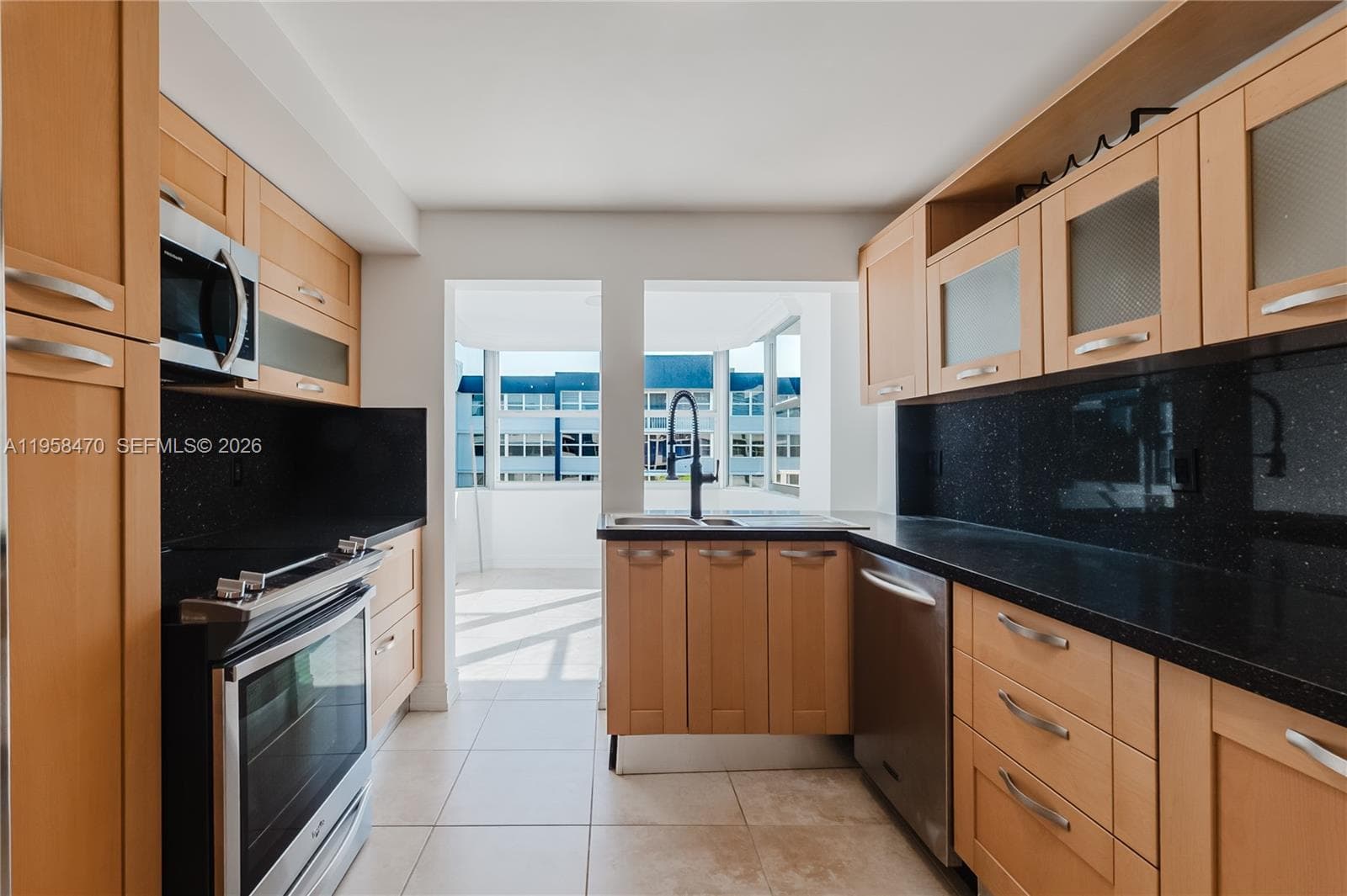 REEF WEST CONDO · #5I in North Miami Beach - Photo 2