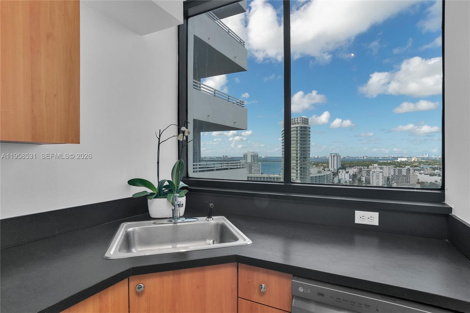 THE WAVERLY AT SOUTH BEAC · #2409 in Miami Beach - Photo 6