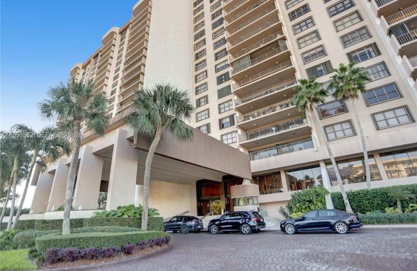 CRICKET CLUB CONDO · #811 in Miami - Photo 23