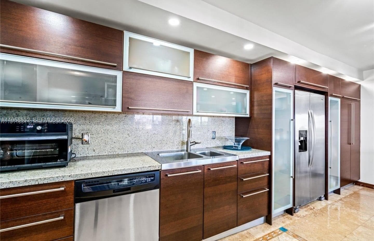 CRICKET CLUB CONDO · #811 in Miami - Photo 2