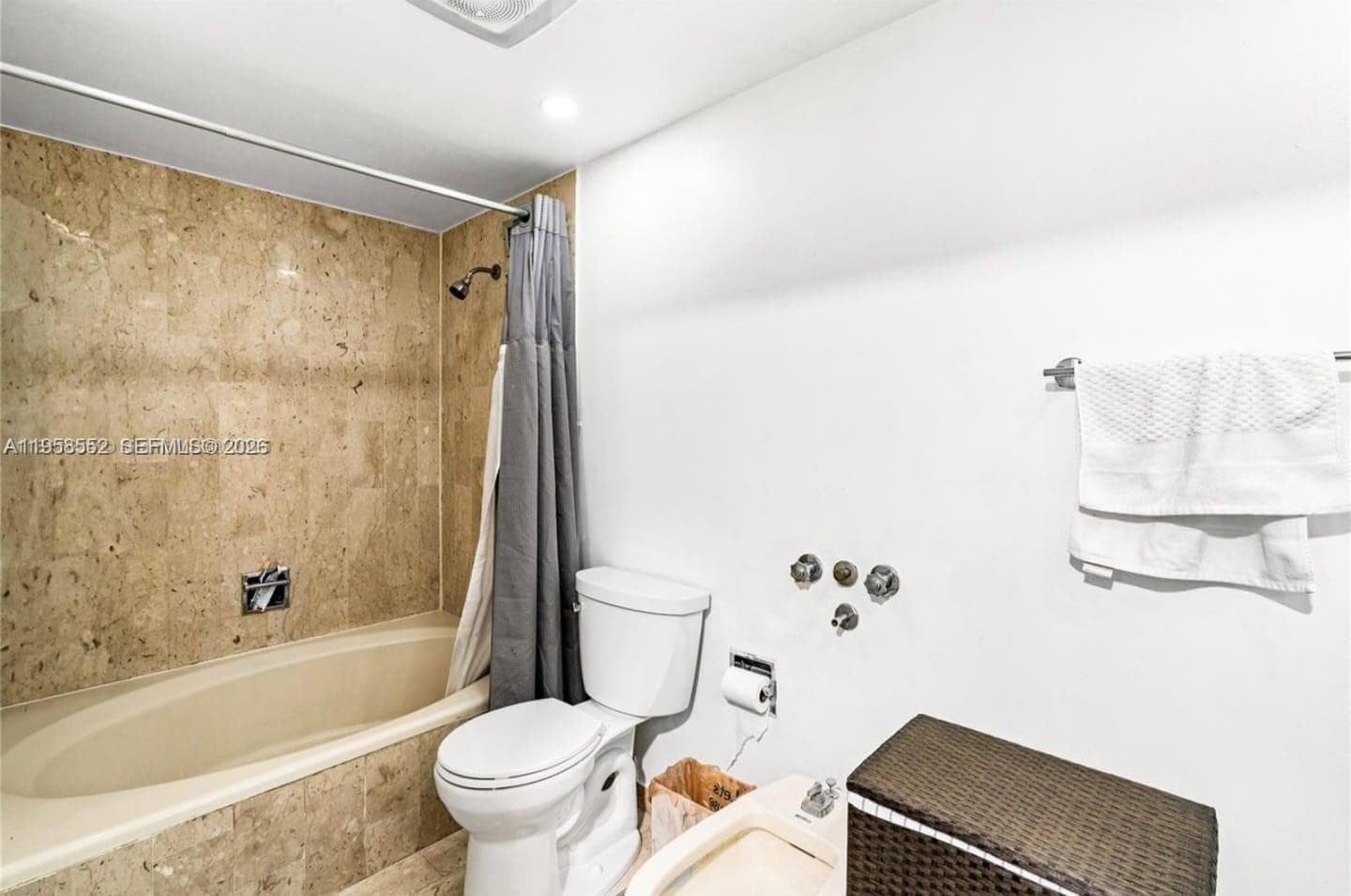 CRICKET CLUB CONDO · #811 in Miami - Photo 13
