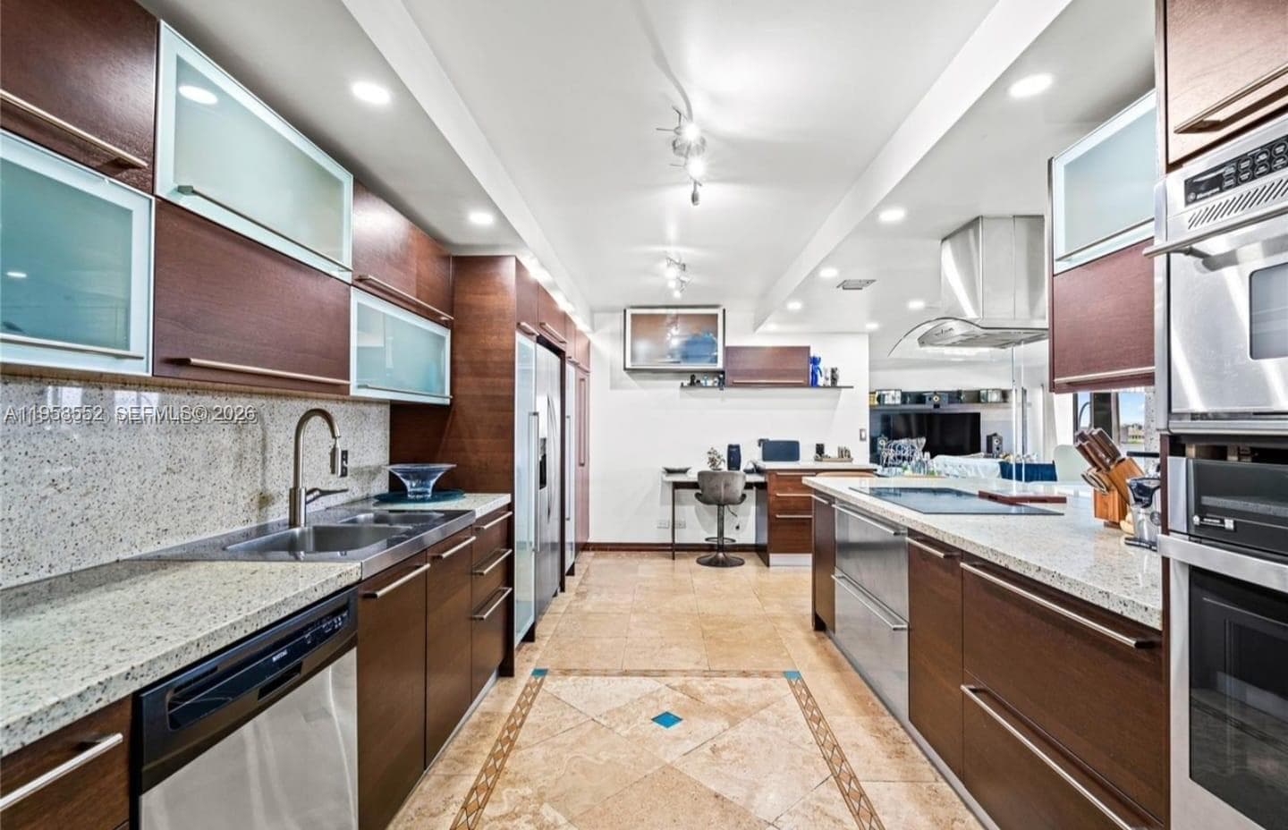 CRICKET CLUB CONDO · #811 in Miami - Photo 3