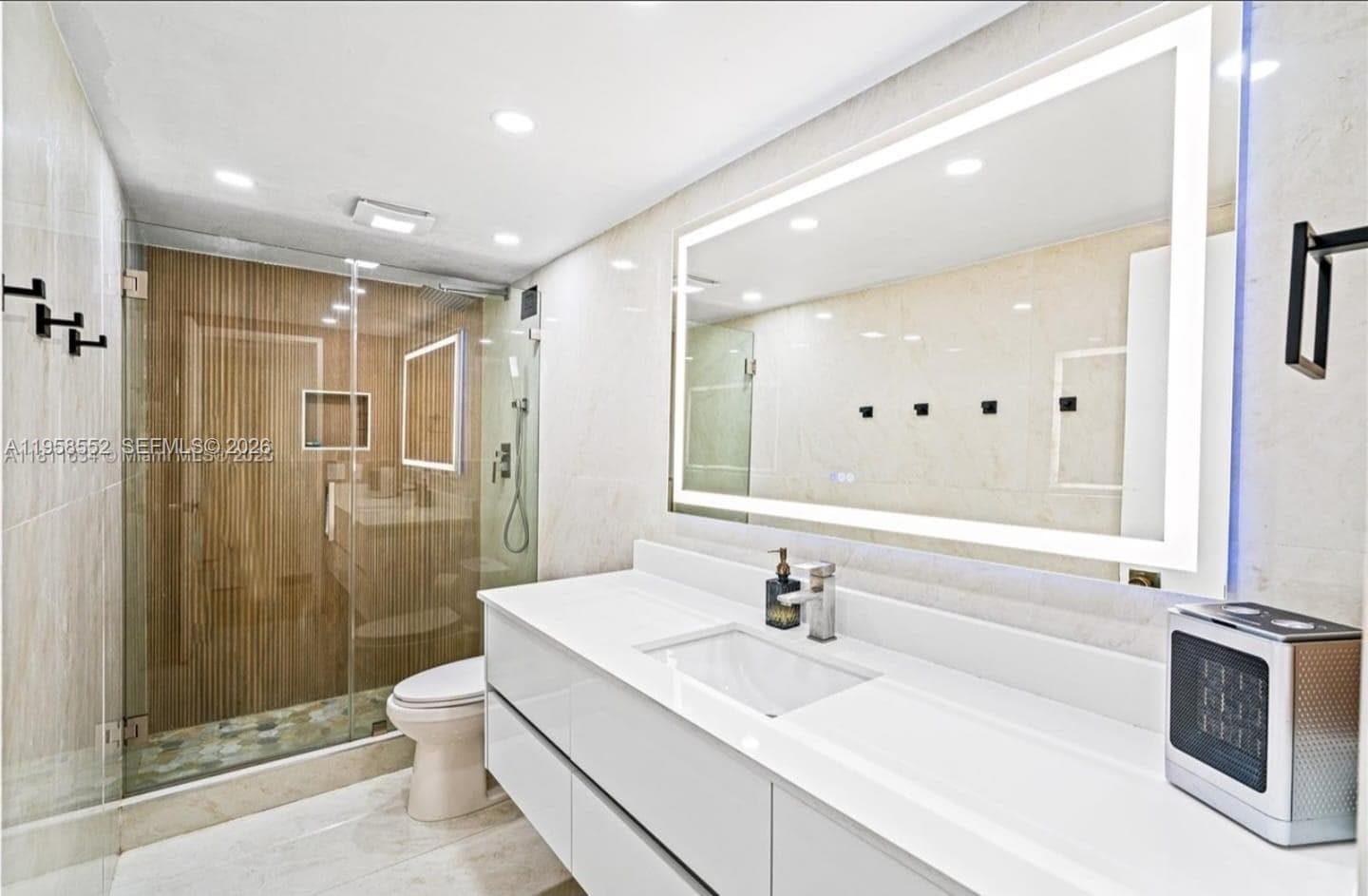 CRICKET CLUB CONDO · #811 in Miami - Photo 10