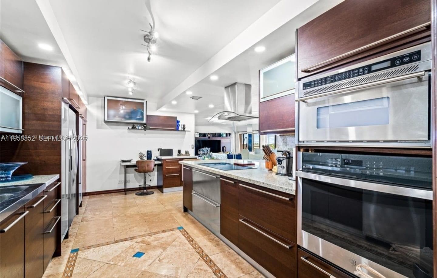 CRICKET CLUB CONDO · #811 in Miami - Photo 4