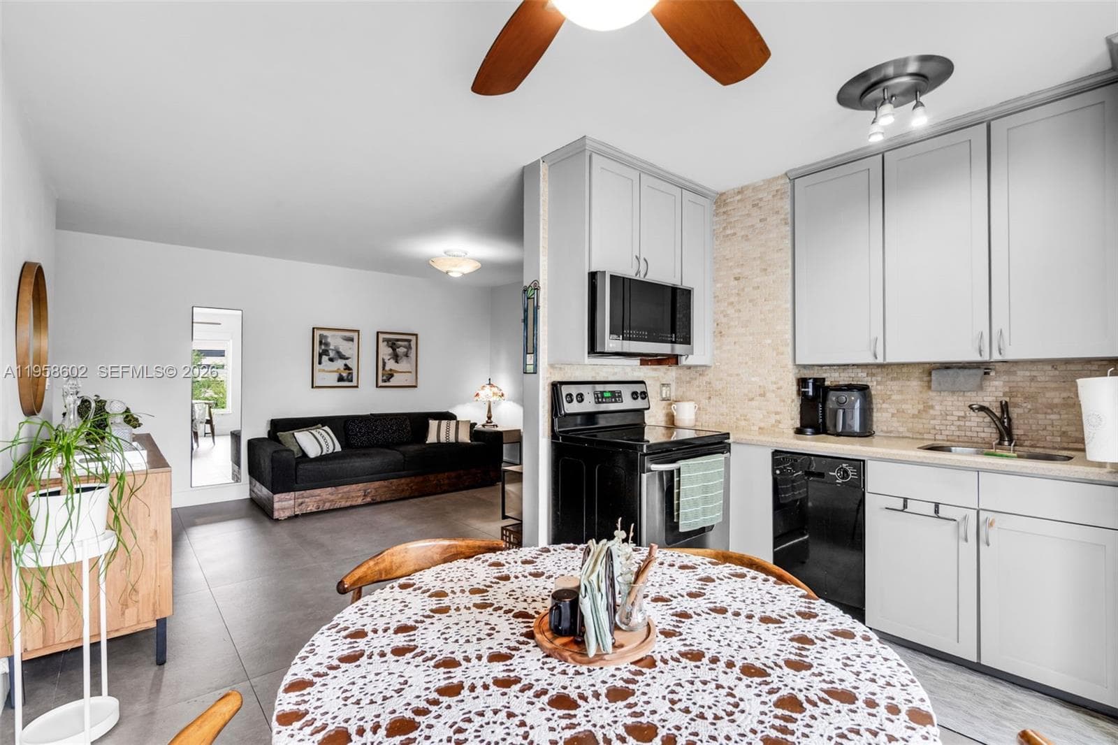 BARCELONA COURT CONDO · #403 in Coral Gables - Photo 9
