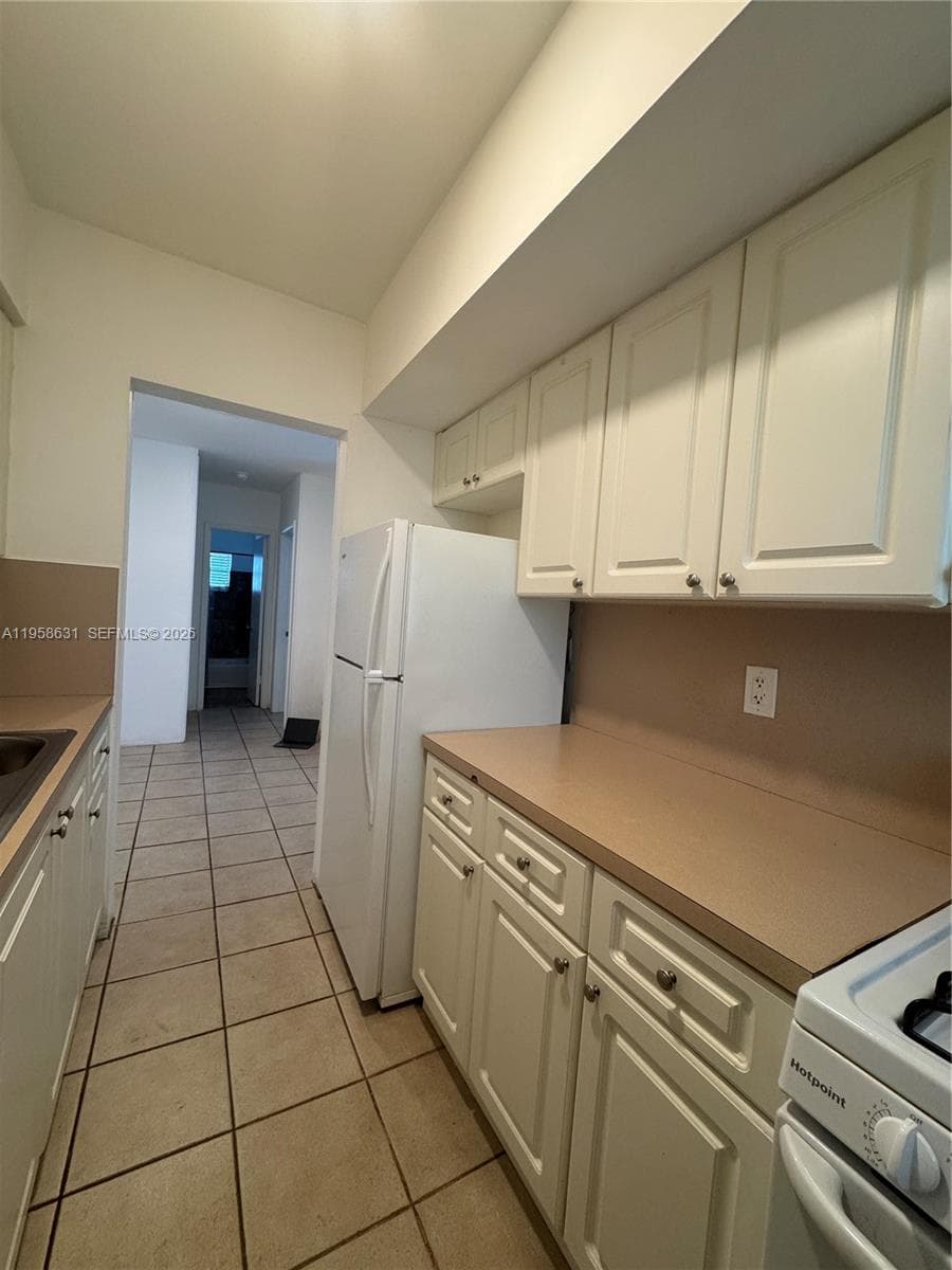 921 MERIDIAN AVE APTS CON · #7 in Miami Beach - Photo 23
