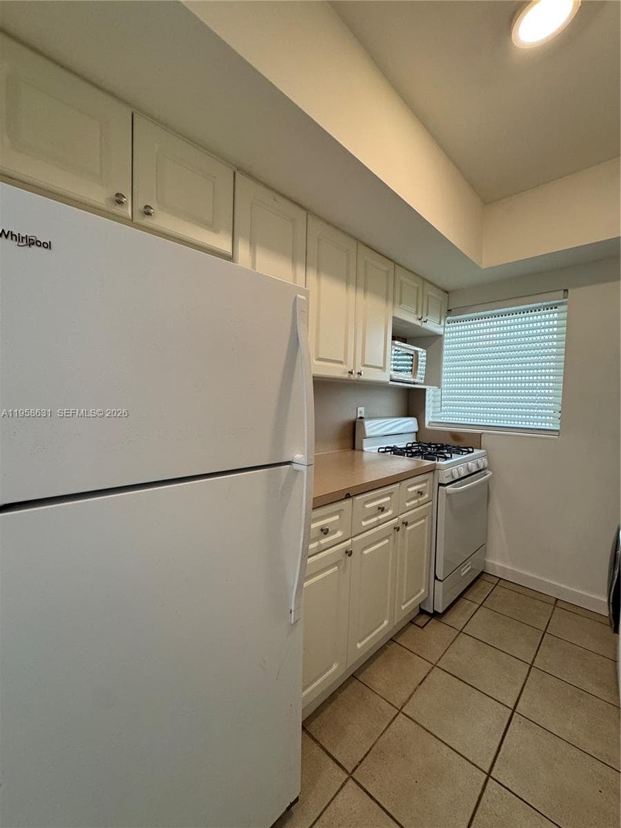 921 MERIDIAN AVE APTS CON · #7 in Miami Beach - Photo 27