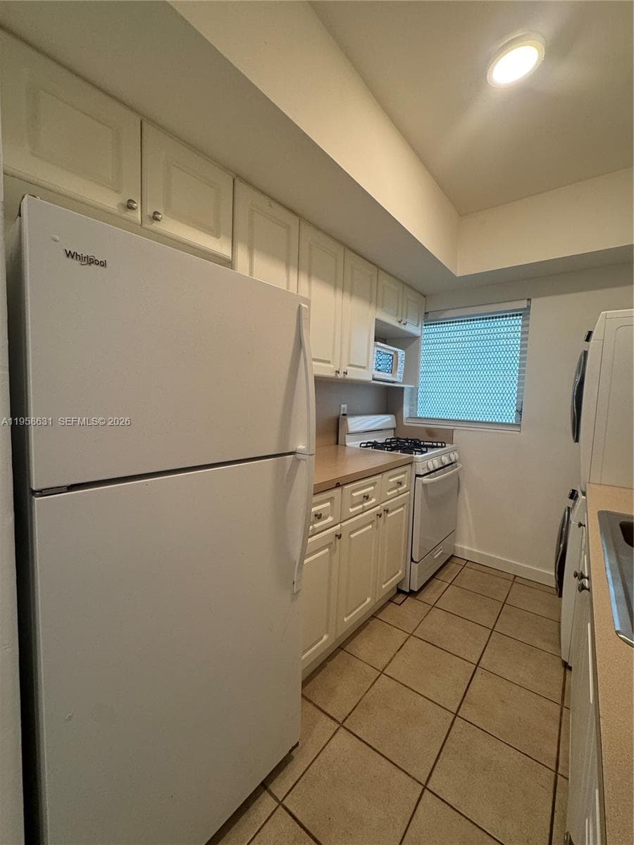 921 MERIDIAN AVE APTS CON · #7 in Miami Beach - Photo 20
